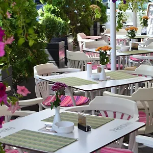 Les Jardins Carol Отель Бухарест