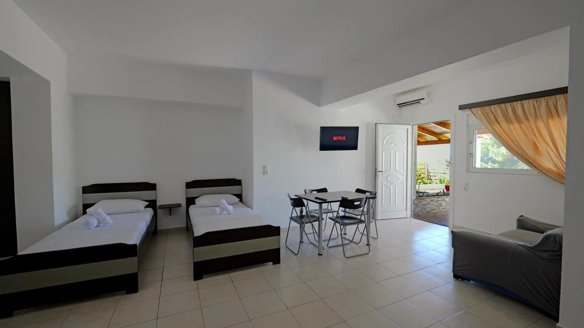 Livia'S Guesthouse Ksamil