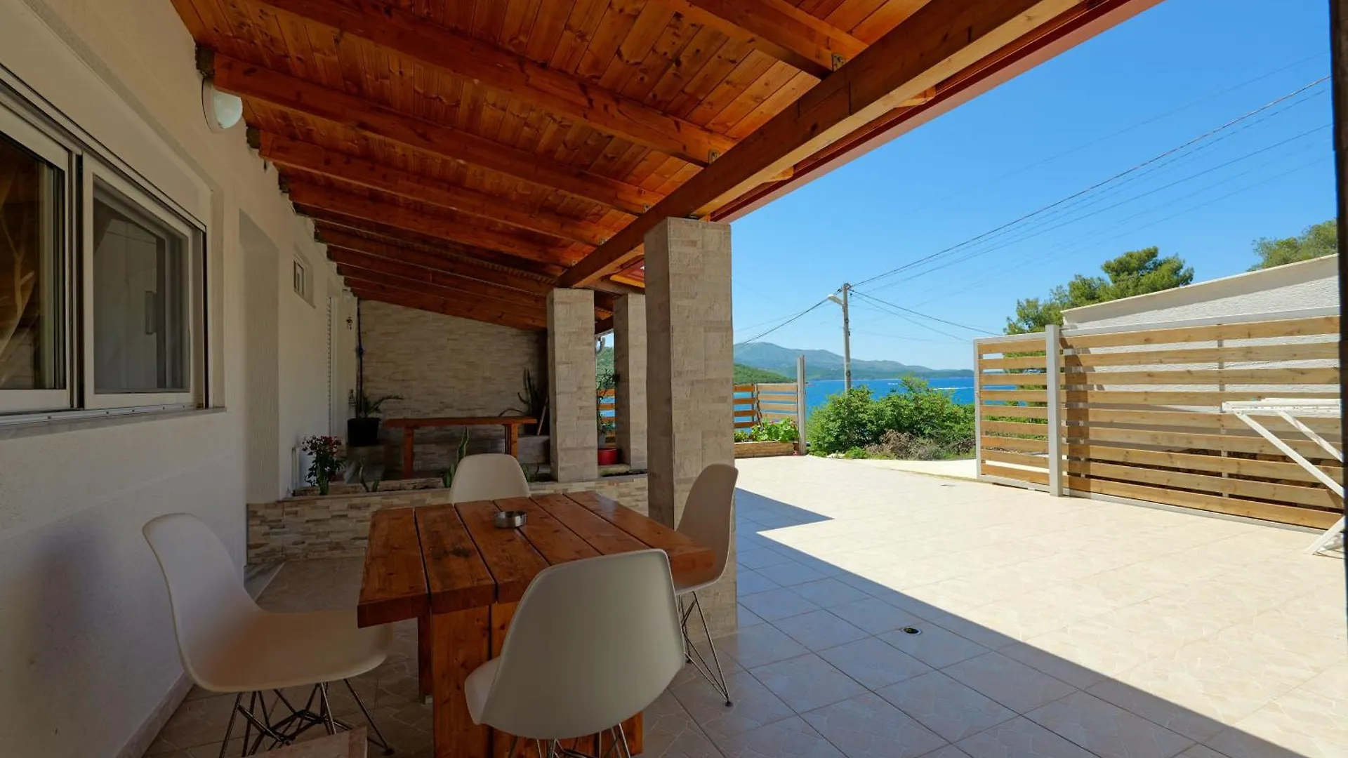 Livia'S Guesthouse Ksamil 0*,