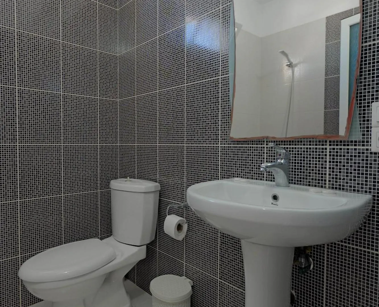 Livia'S Guesthouse Ksamil 0*,
